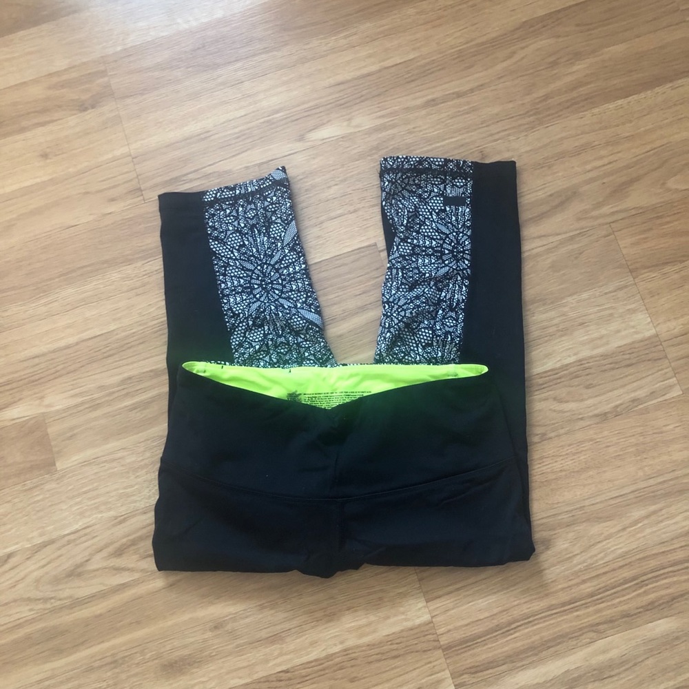 Victoria’s Secret VSX Cropped Workout Leggings SzS